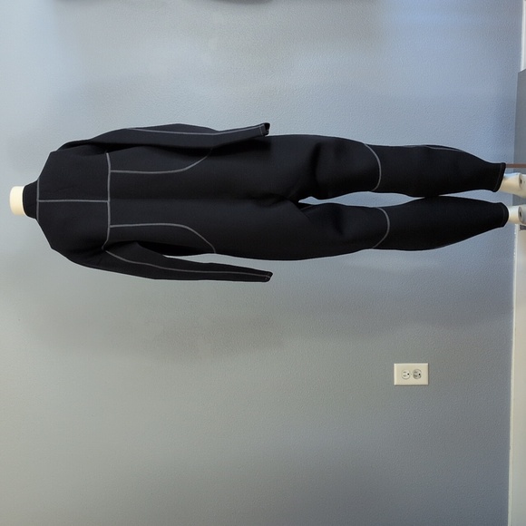 Full-Body Wetsuit with Front Zipper - Picture 4 of 12